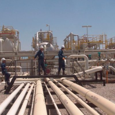 انخفاض أسعار النفط يهدد الاقتصاد العراقي بتحديات مالية صعبة
