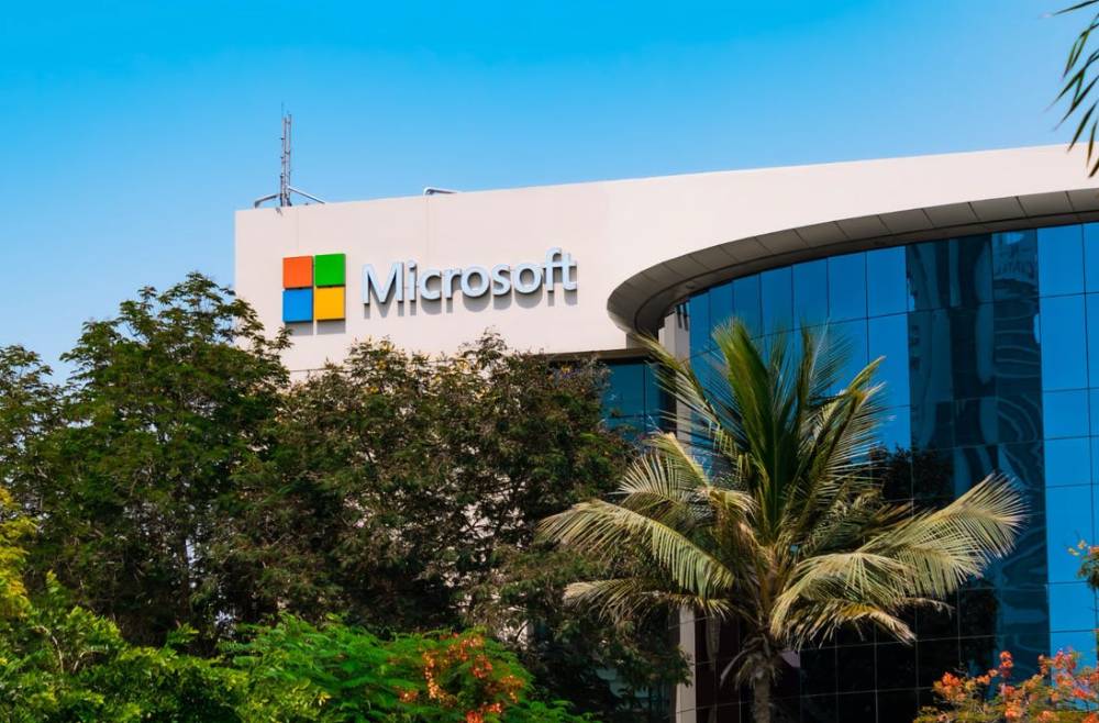 مایکروسافت ۷.۹ میلیارد دلار دیگر در توسعه هوش مصنوعی و رایانش ابری امارات سرمایه‌گذاری می‌کند