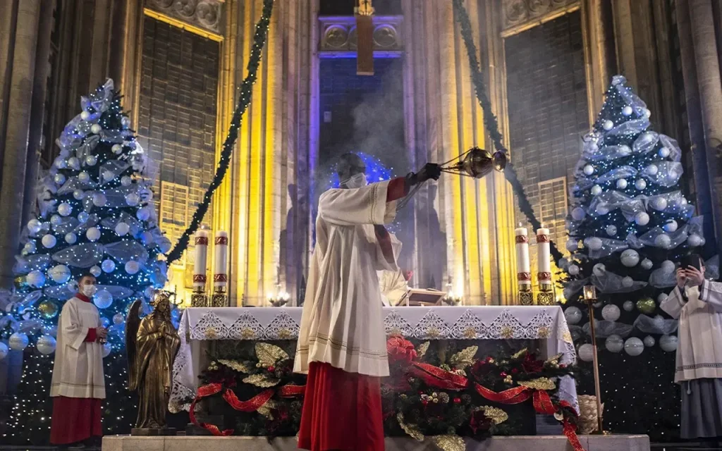 کلیساهای سنت آنتونی پادوا و ایاتریادا در کریسمس