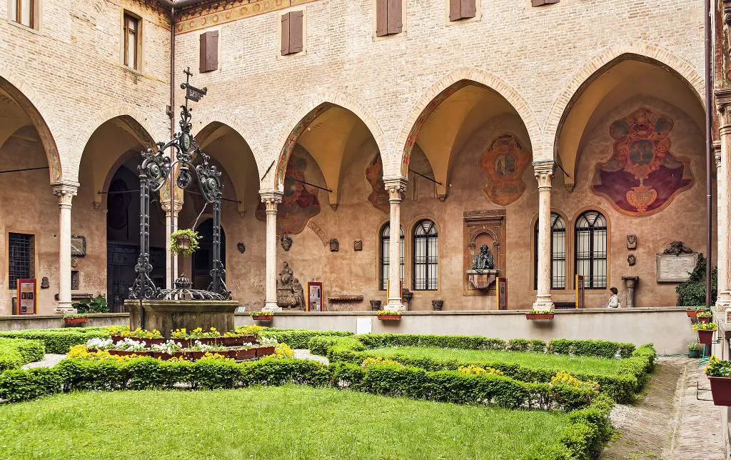 کلیساهای سنت آنتونی پادوا و ایاتریادا در کریسمس