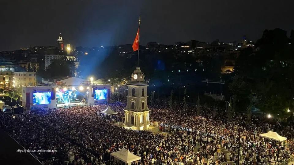 جشن کریسمس اورتاکوی و تنگه بسفر استانبول