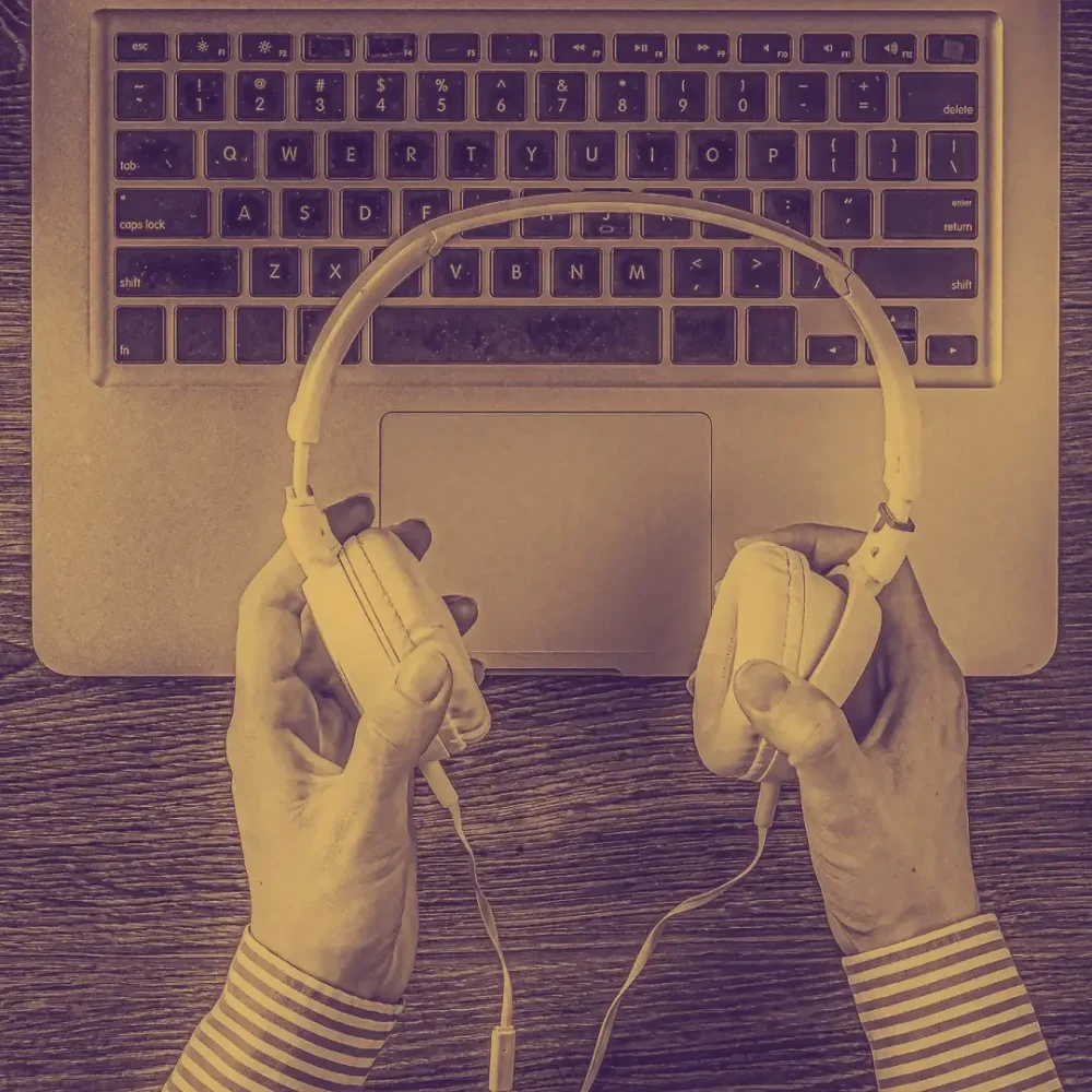 گوش دادن به موسیقی